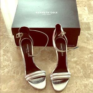 BRAND NEW KENNETH COLE NY SILVER SANDALS SIZE 7.5